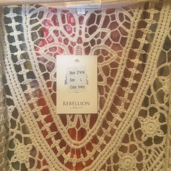 Gorgeous throw in cream color - Picture 6 of 7